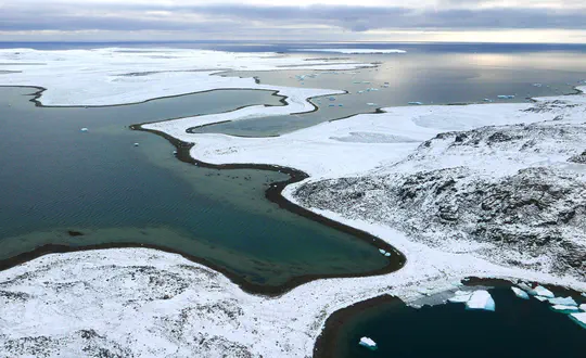 Tracing land-ocean interactions and water masses in the Inuit Nunangat ocean